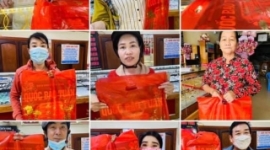 Tặng lịch cho khách 