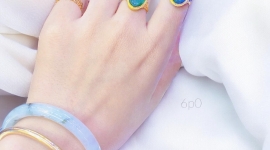 Cách phối trang sức vàng và đá màu thời thượng