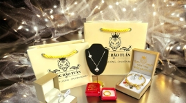 Trang sức làm quà kỷ niệm cưới cho vợ