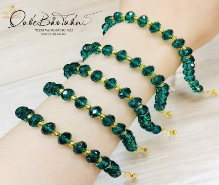 Chuỗi phale xanh lá mix charm vàng