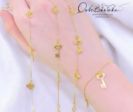 Lắc dây mì vuông mix charm