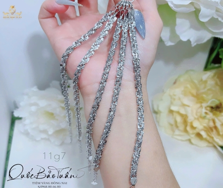 Lắc xoắn vuông